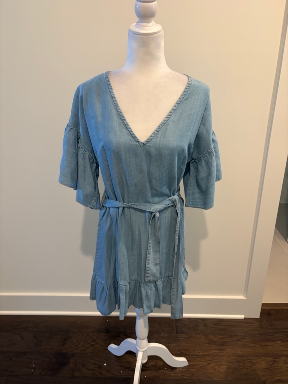 New with Tags Wish Chambray Ruffle Sleeve Dress Sz M